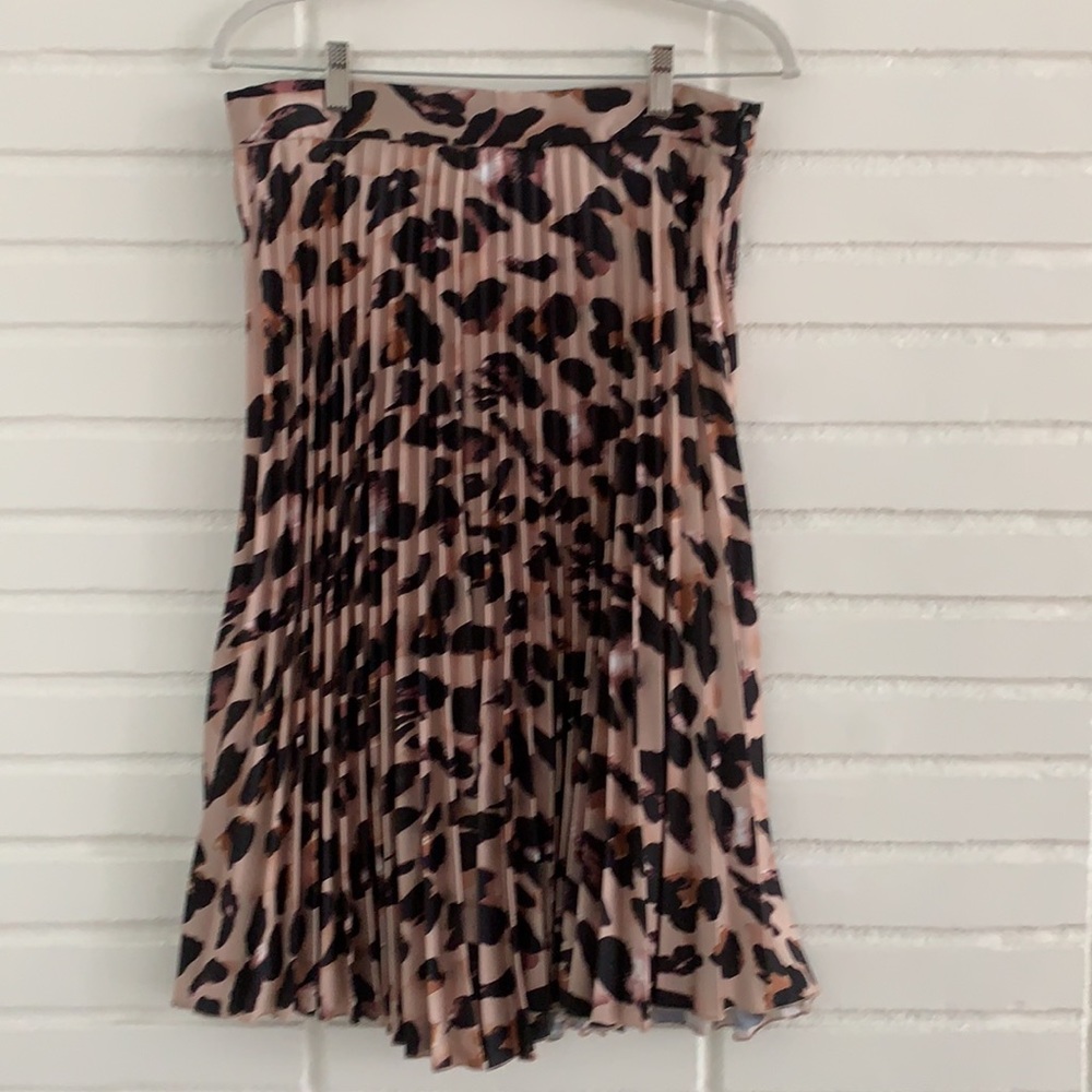 NWT High Waisted Leopard Pleated Skirt - Picture 5 of 11